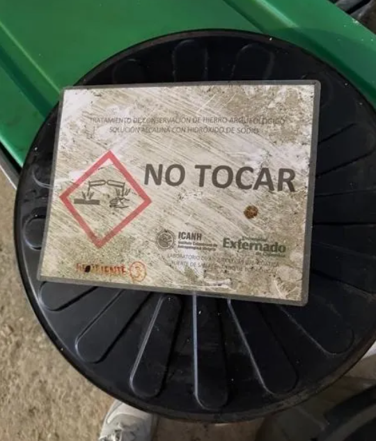 Estado de patrimonio subacuático extraído del mar por el Icanh y parte del equipo técnico que lidera los trabajos de extracción del galeón San José. Fuente: Foto tomada por Mario Omar Fernández.